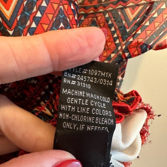 By & By Aztec Sleeveless Women’s M Blouse Top Built In Cami Round Neckline - Picture 7 of 10